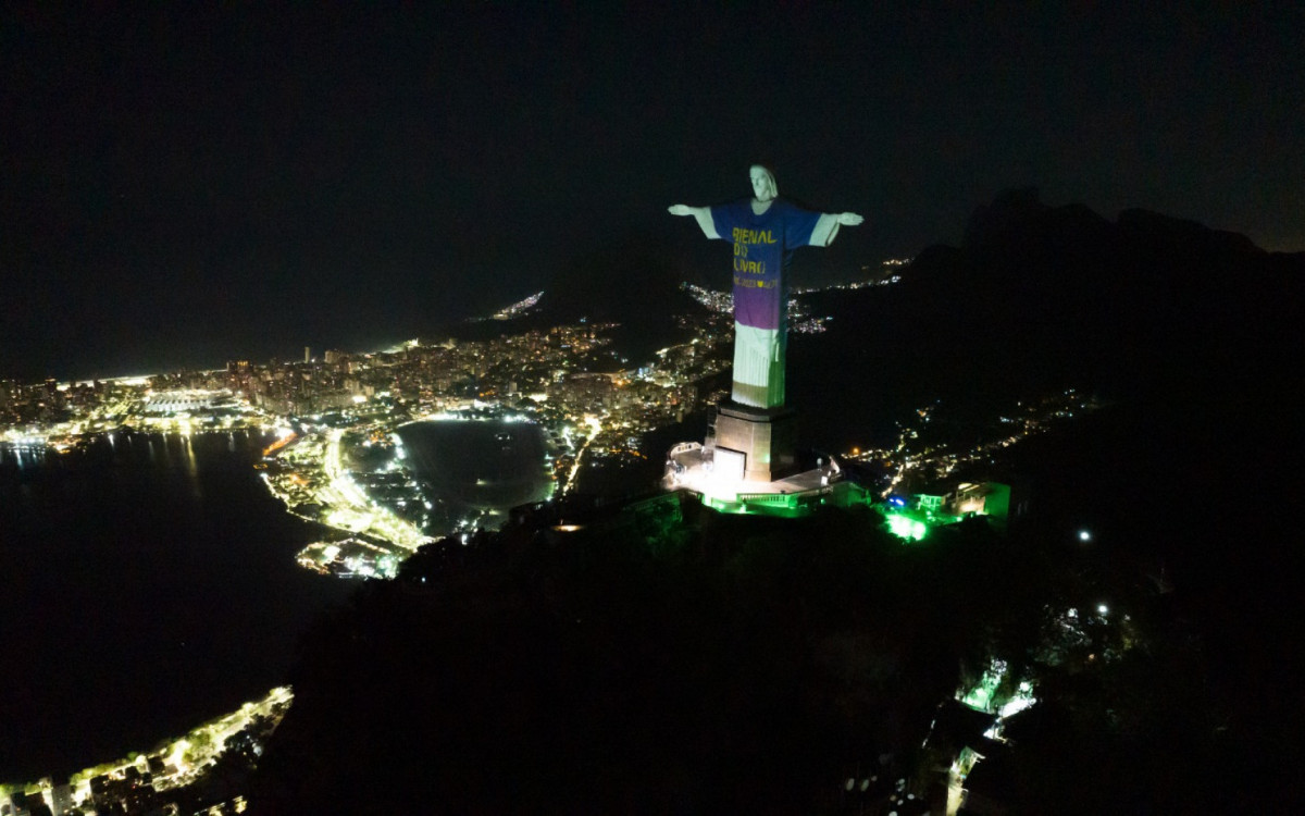 Cristo Redentor homenageia os 40 anos da Bienal do Livro