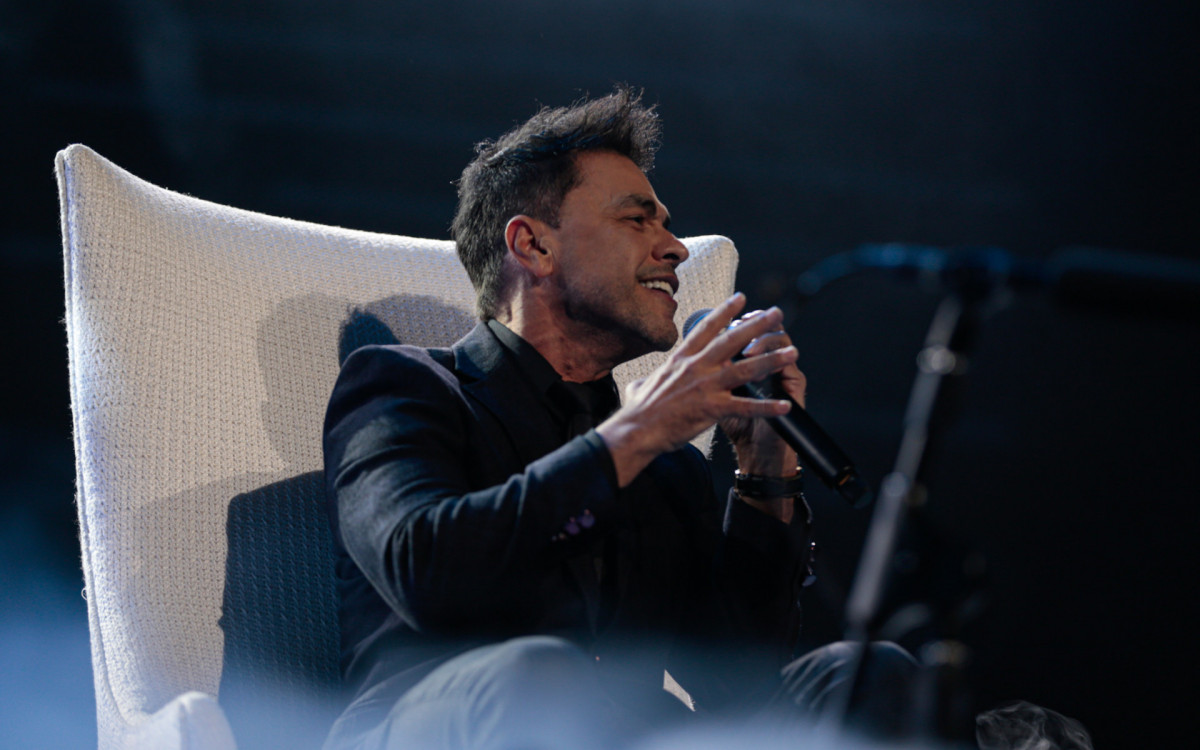 Zezé Di Camargo apresentou show de turnê solo em São Paulo, nesta sexta-feira