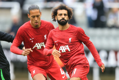 Torcedor é suspenso por três anos por racismo contra Salah e por ter zombado de tragédia