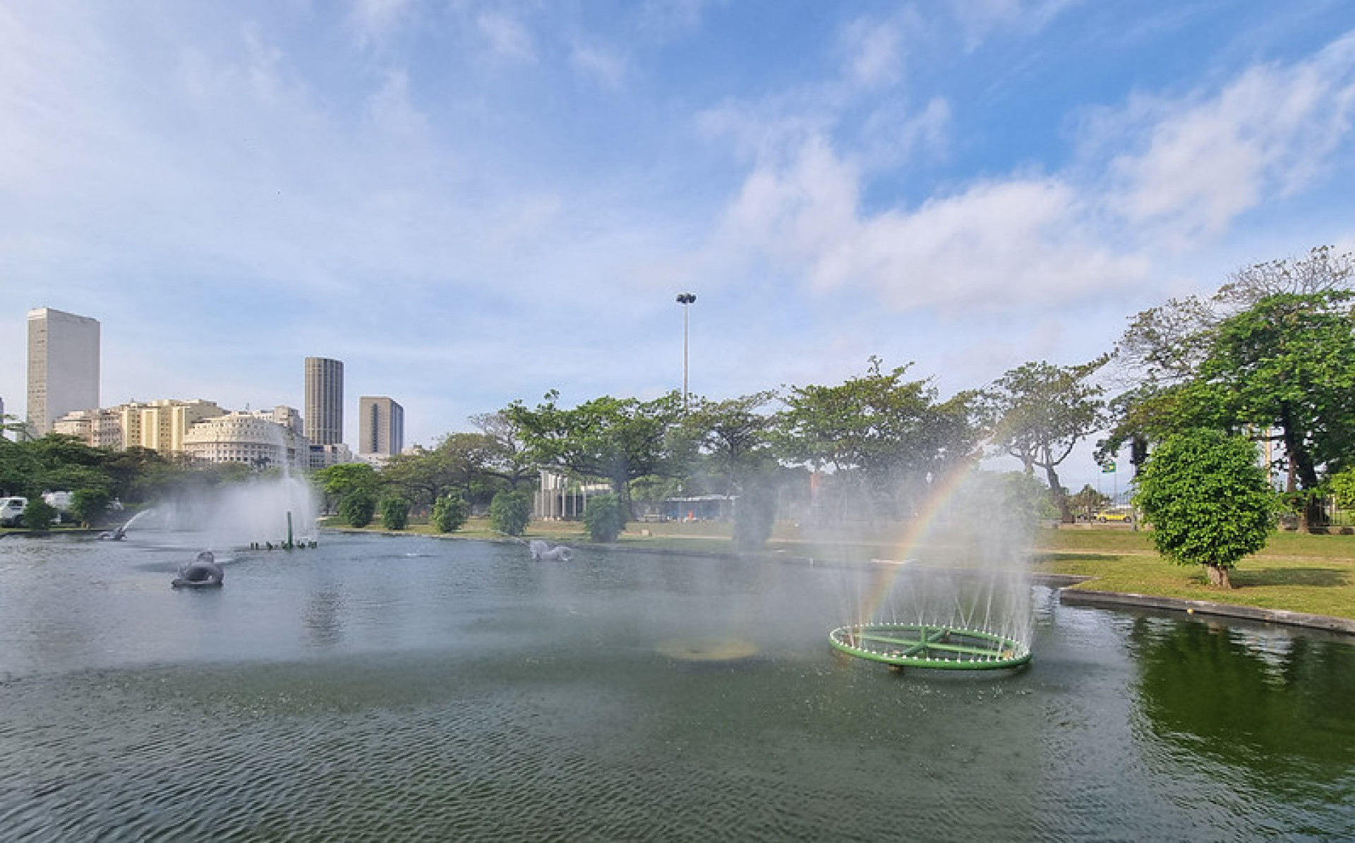 O Chafariz dos Golfinhos segue a programação dos demais chafarizes cariocas - Divulgação/Prefeitura do Rio