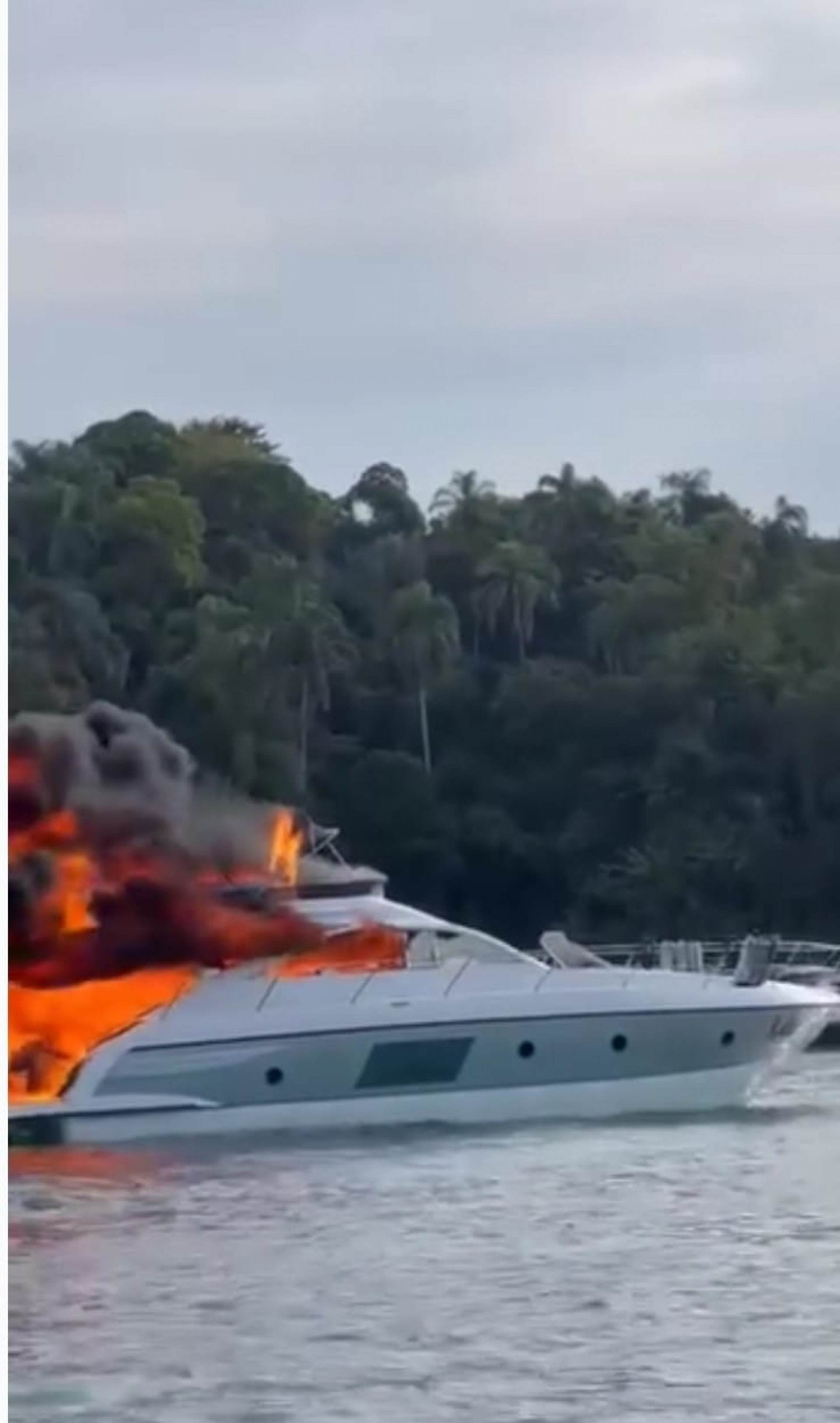 Em frente a praia de Jurubaíba ( conhecida como praia do Dentista) na Ilha da Gipóia