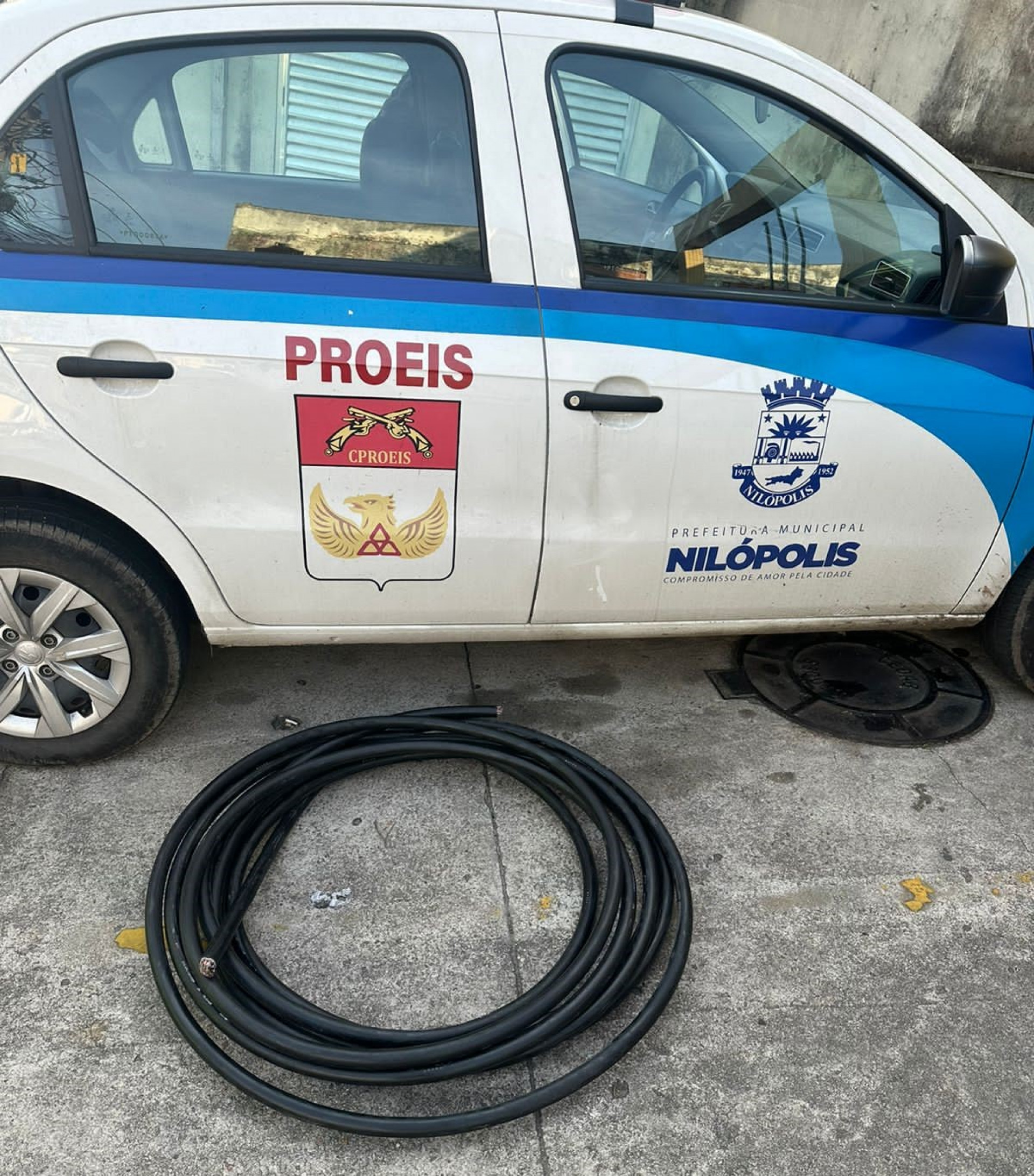 Os cabos roubados apreendidos pelos policiais militares do Proeis Nilópolis - Divulgação