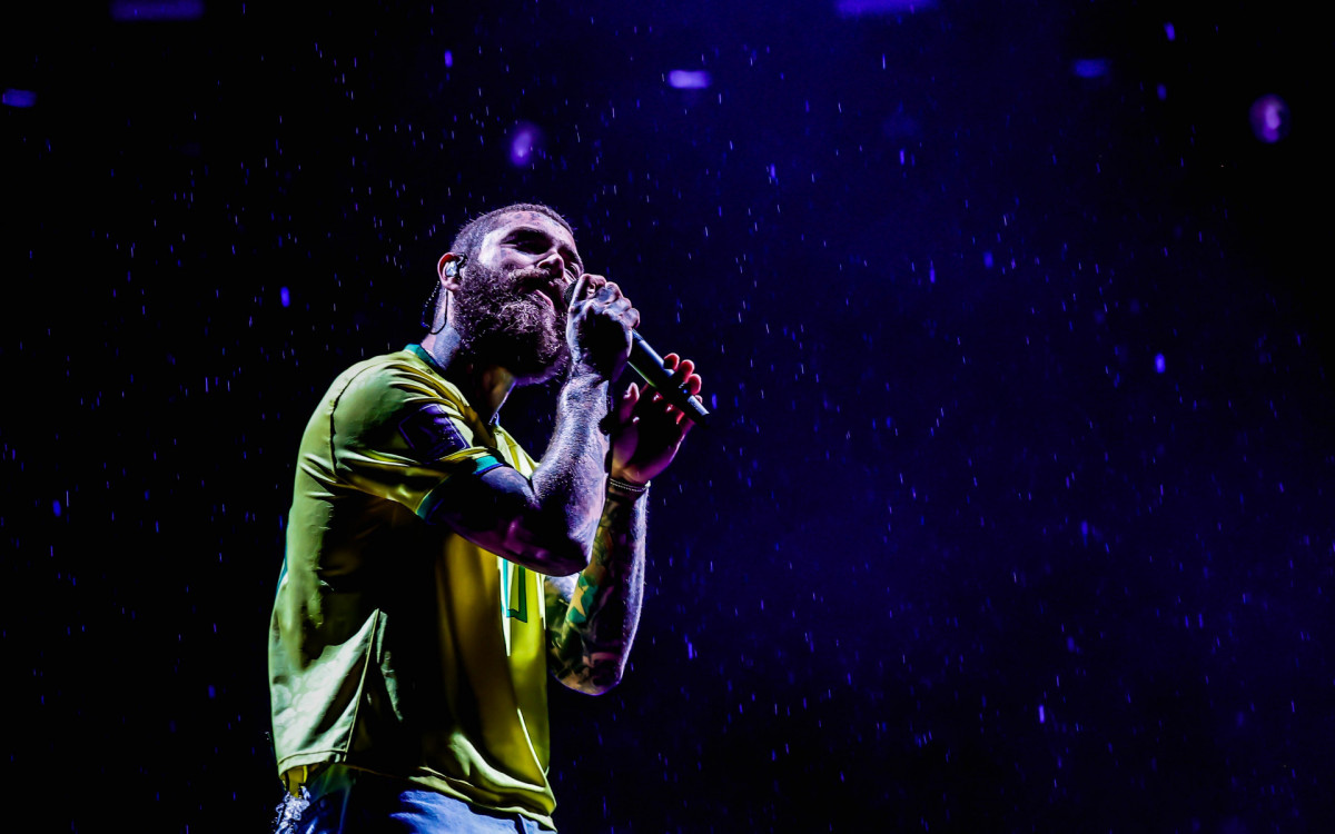 O rapper norte-americano Post Malone encerrou a primeira noite do palco Skyline na estreia do The Town, em São Paulo