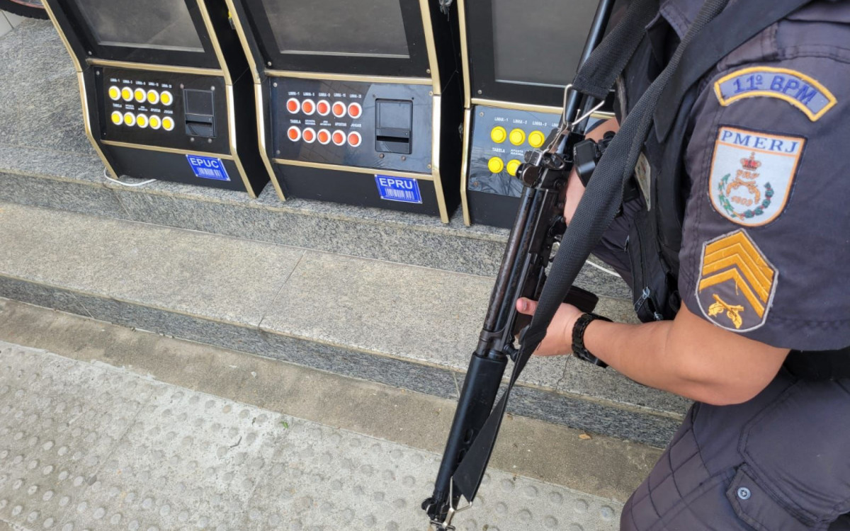 Equipamentos ficaram escondidos em estabelecimentos irregulares 