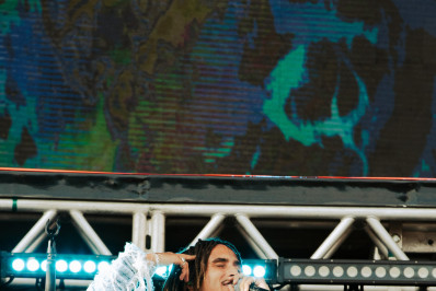 Enaltecendo suas raízes e homenageando sua avó, Núbia Brasileiro, Matuê mostra o Nordeste, através de seu olhar, no The Town