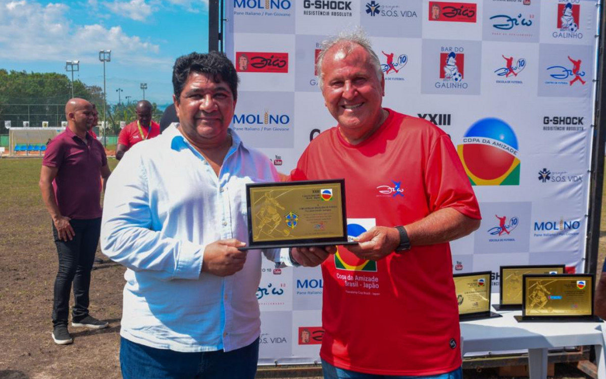 Presidente da CBF, Ednaldo Rodrigues, ao lado de Zico