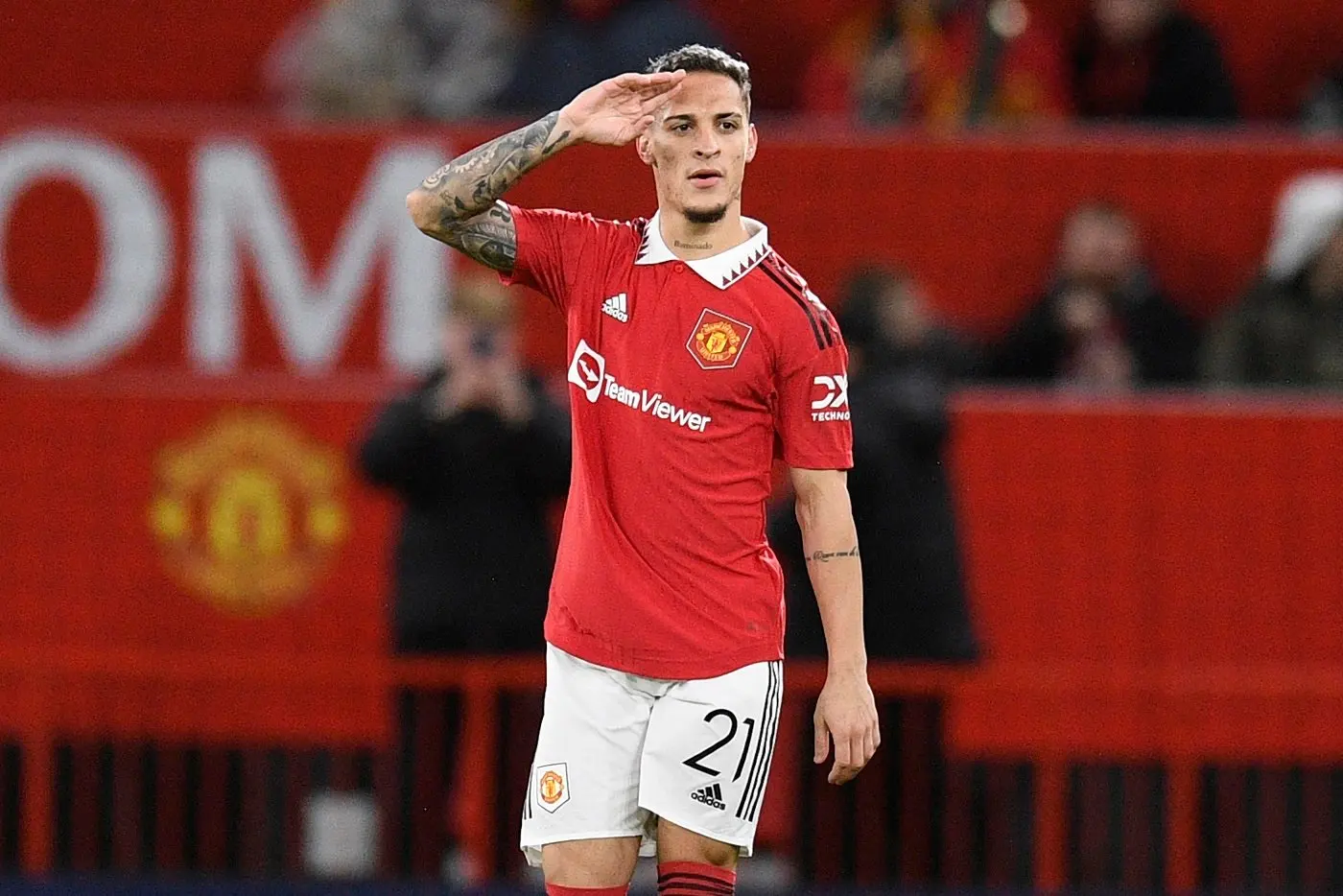 Técnico do United não dá prazo para retorno de Antony, investigado por agressão