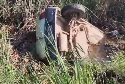 Acidente de trânsito deixa duas pessoas feridas e um cavalo morto, em Cabo Frio, neste domingo (3)