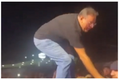 Vídeo: prefeito cearense se 'anima' durante evento, se joga no público e cai no chão