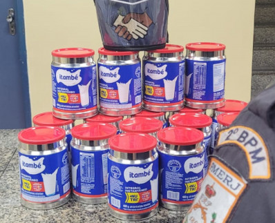 PM prende casal com 16 latas de leite em pó roubadas