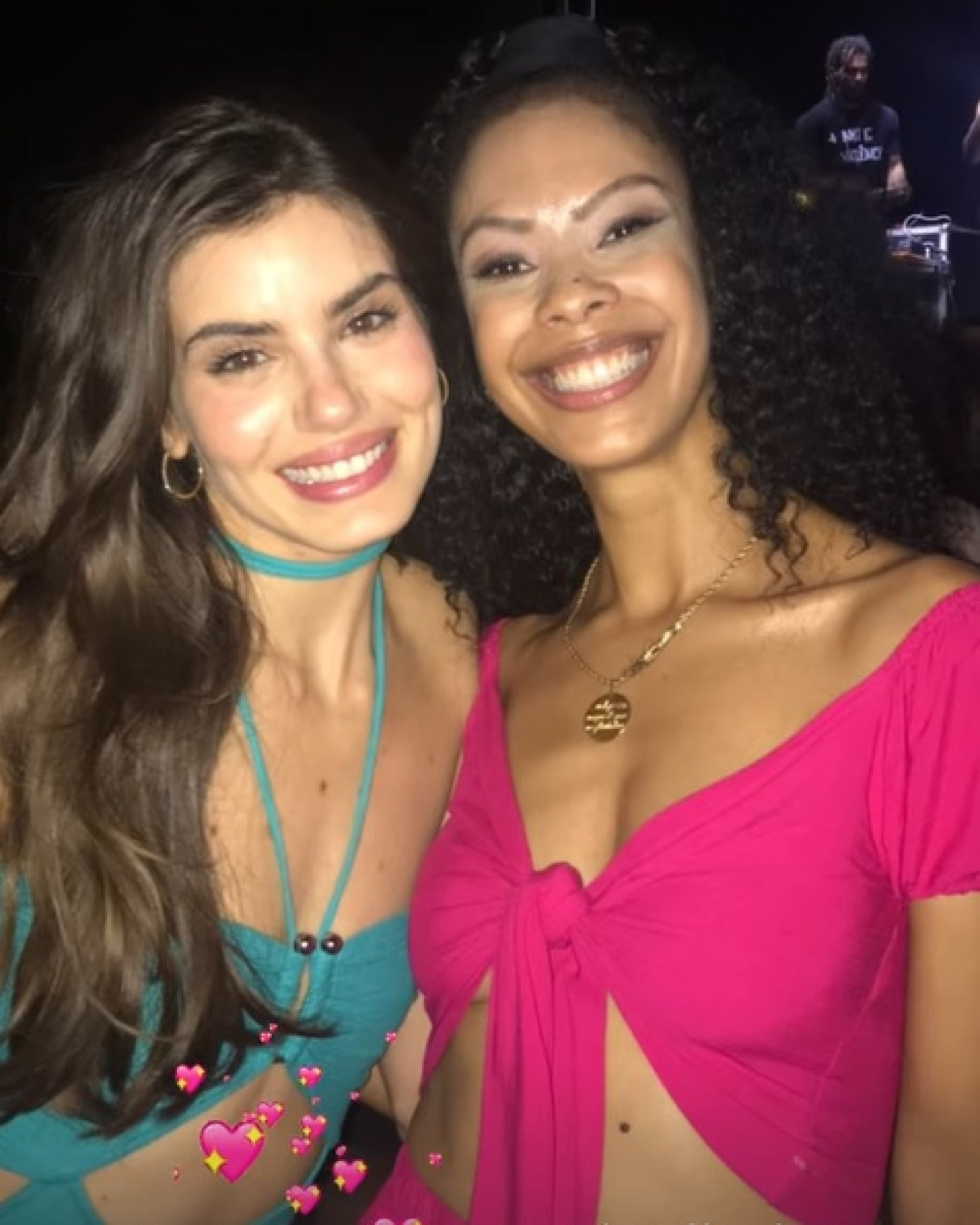 Geovanna Zampenini e Camila Queiroz
 - Reprodução do Instagram