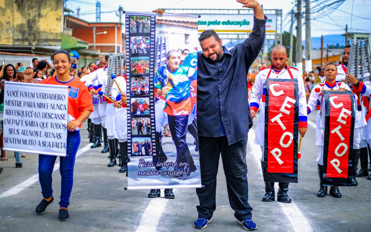 O maestro Pedrão e a banda Cetop homenagearam o maestro Jorginho, que brilhou por muitos anos na banda, falecido este ano