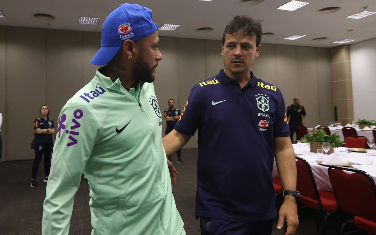 Neymar e Fernando Diniz na chegada de atletas Seleção Brasileira em Belém do Pará.
Eliminatórias 2026. - Vitor Silva/ CBF