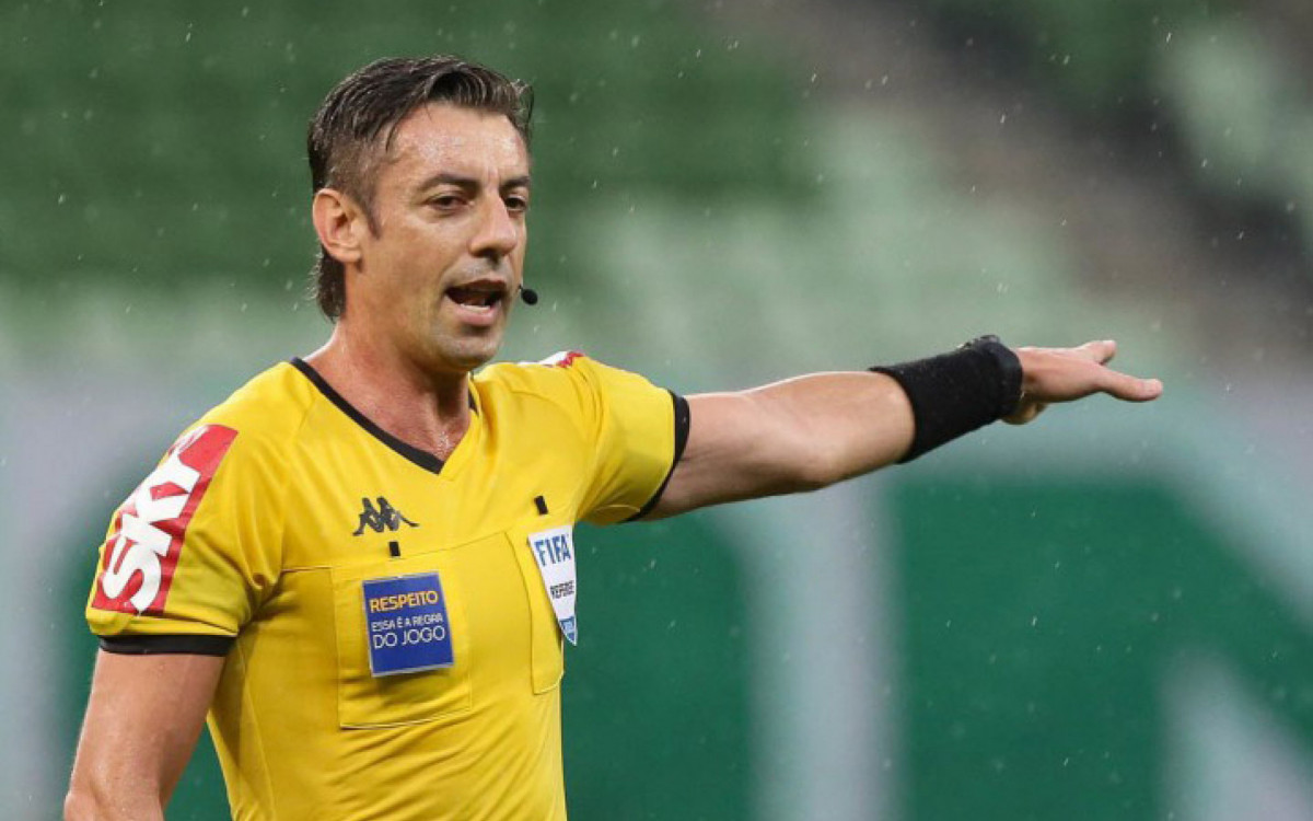 Raphael Claus ressalta que ‘n&atilde;o houve empurr&atilde;o’ de Wesley em Tch&ecirc; Tch&ecirc;: ‘O cara se joga’