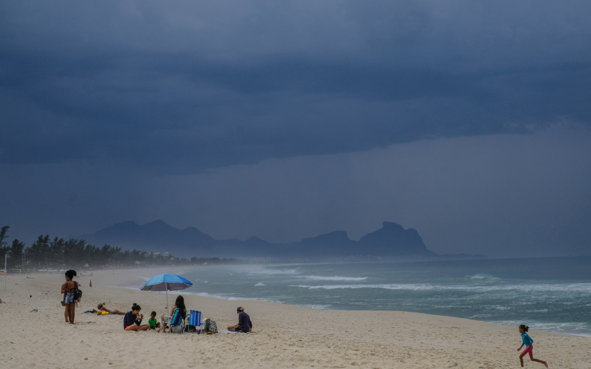 Clima tempo na Praia do Pontal e Recreio, Rio de Janeiro, nesta Terça-feira (05).