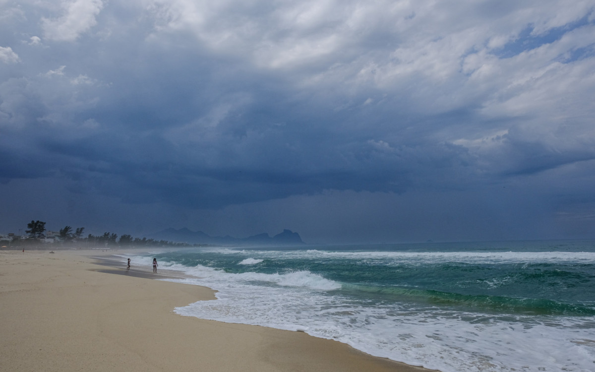 Clima tempo na Praia do Pontal e Recreio, Rio de Janeiro, nesta Terça-feira (05).