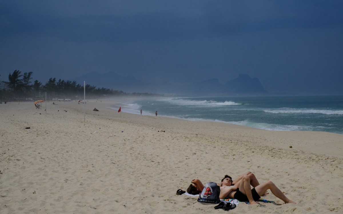 Clima tempo na Praia do Pontal e Recreio, Rio de Janeiro, nesta Terça-feira (05).
