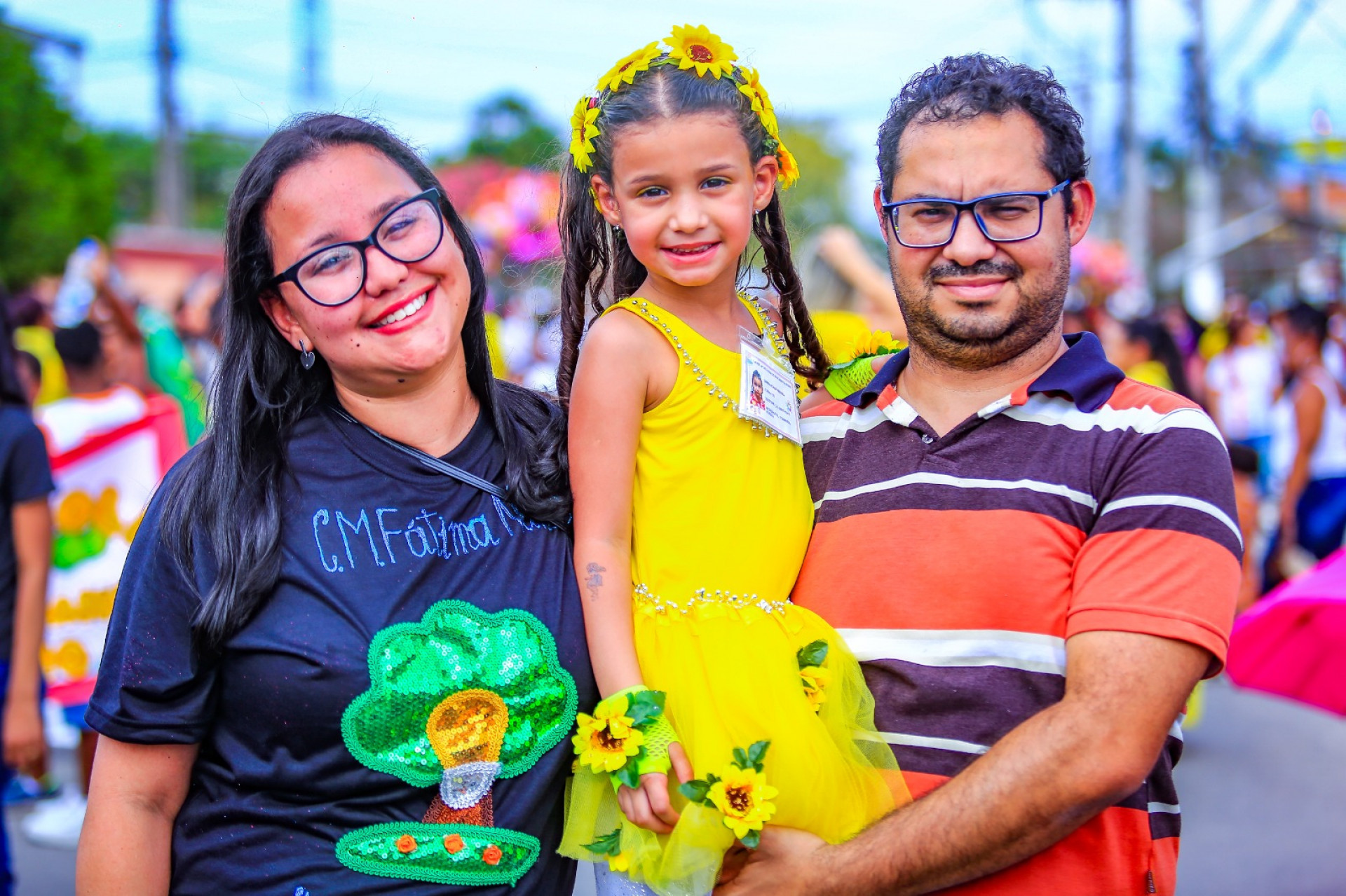 &aacute; na concentra&ccedil;&atilde;o, Fernanda Pereira Ferraz e Kleydilson Ferraz de Arruda ficaram felizes com o desfile da filha Ana Clara - Rafael Barreto / PMBR