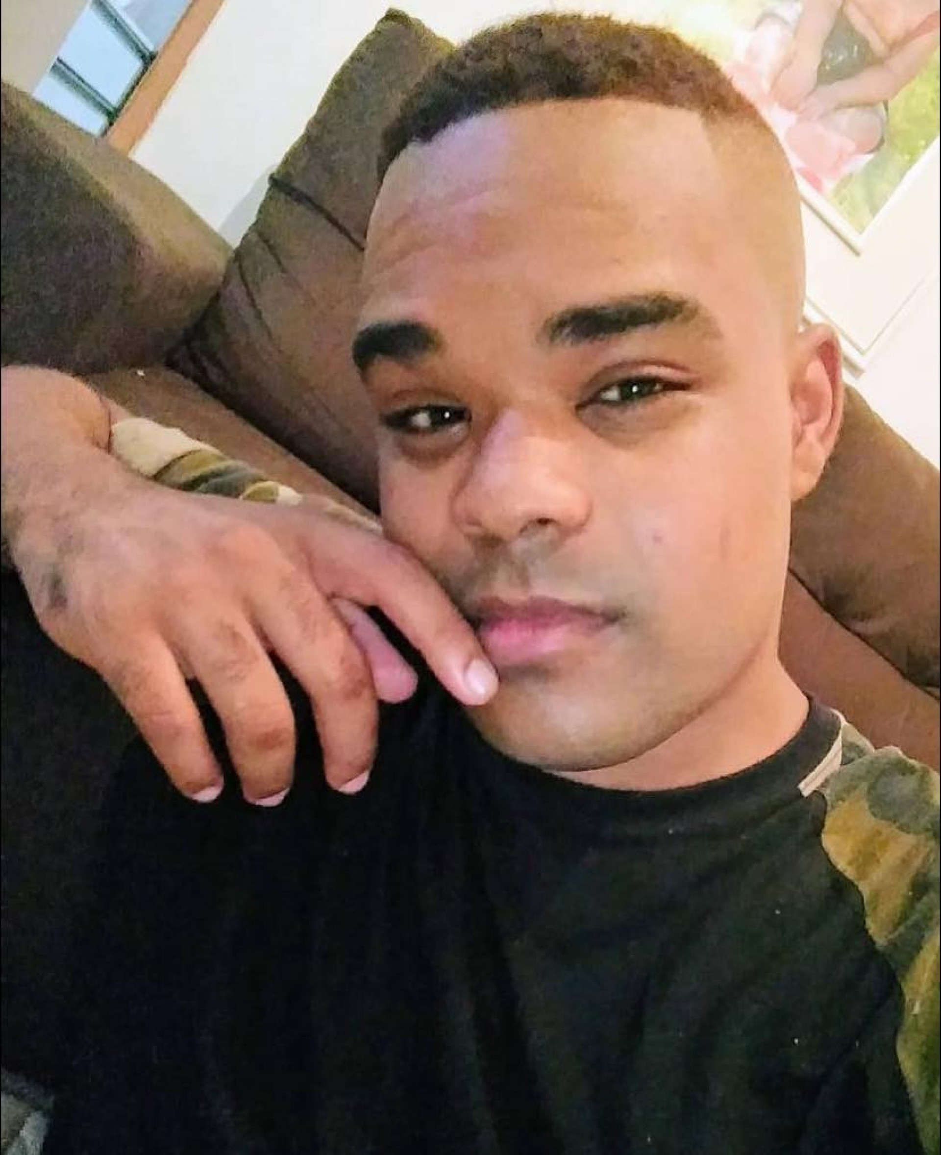 Ele deu facadas em Giovana