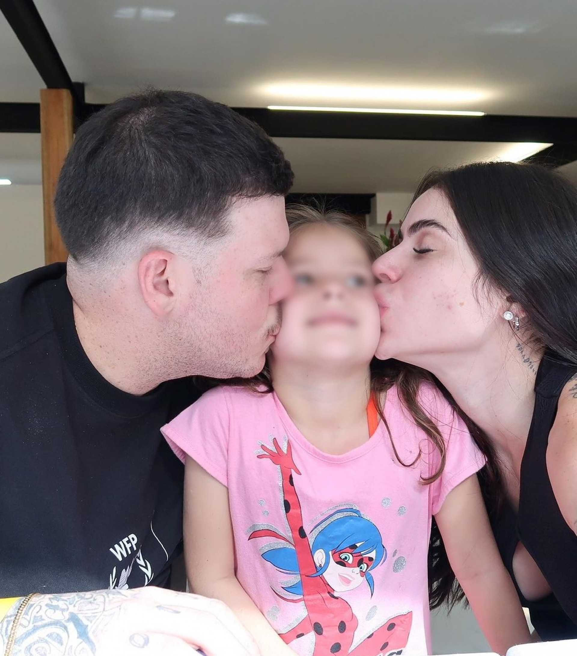 Ferrugem, sua esposa, Thai?s Vasconcellos, e a filha do meio do cantor, Sofia - Reprodução/Instagram