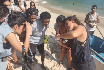 Aula inaugural na Praia de Itaipu reúne 60 jovens do Programa EcoSocial