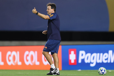 Fernando Diniz comanda seu primeiro treino pela Seleção com grupo quase completo