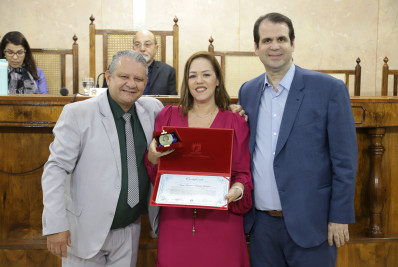Câmara de Caxias homenageia servidores e realiza entrega de títulos