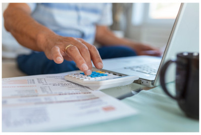 Juro médio no crédito livre cai para 43,5% em agosto, diz BC