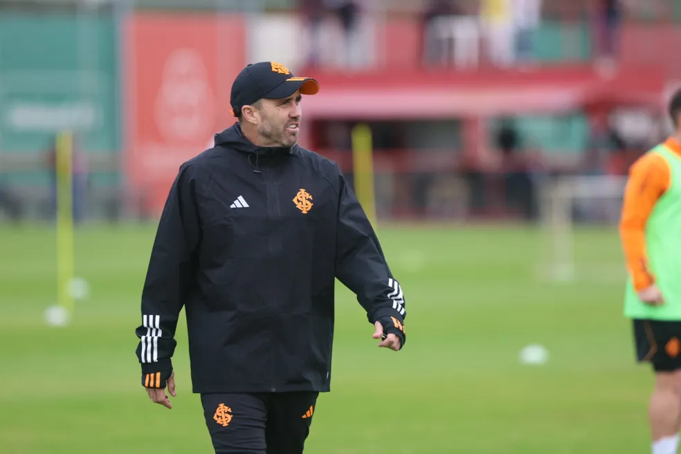 Técnico do Internacional, Coudet exalta Fernando Diniz: 'Grande treinador'