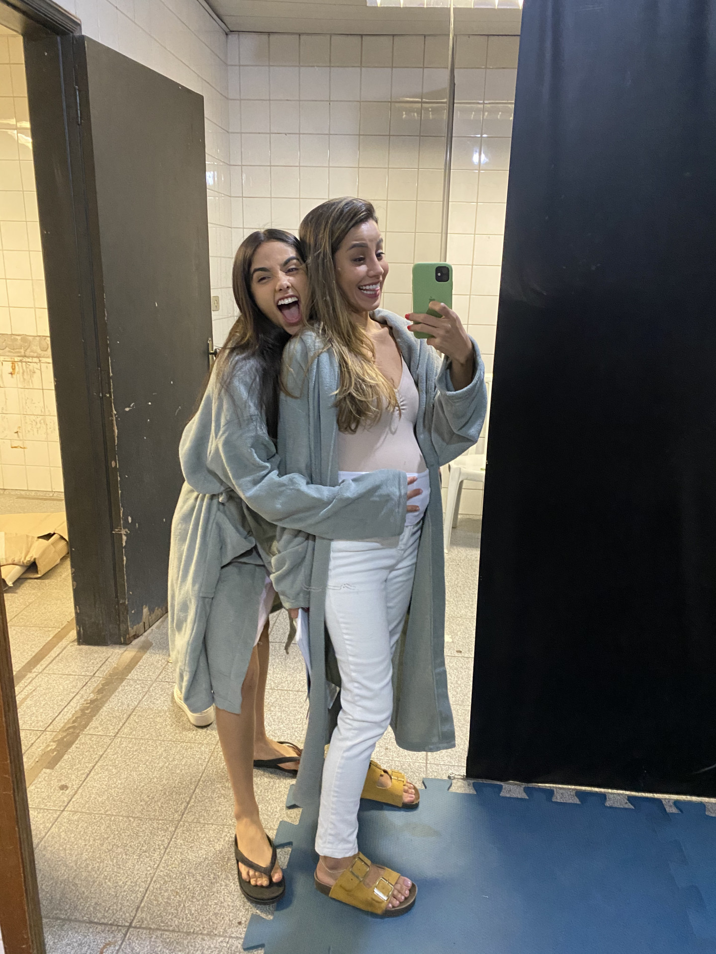 Bruna Mascarenhas e Júlia Yamaguchi nos bastidores da série 'Sintonia' - Divulgação
