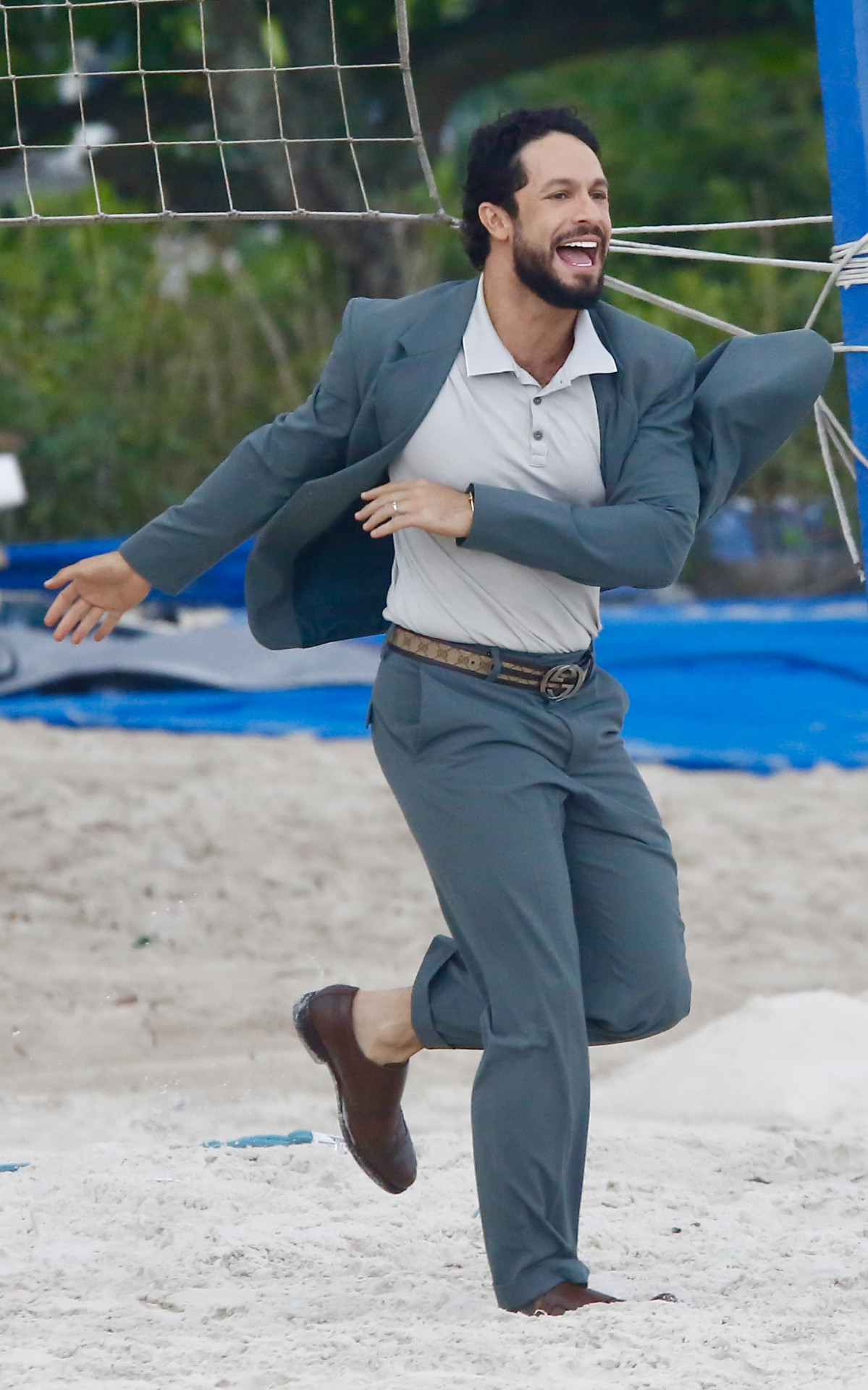  Rainer Cadete grava cenas de novela na praia da Barra Da Tijuca, na Zona Oeste do Rio