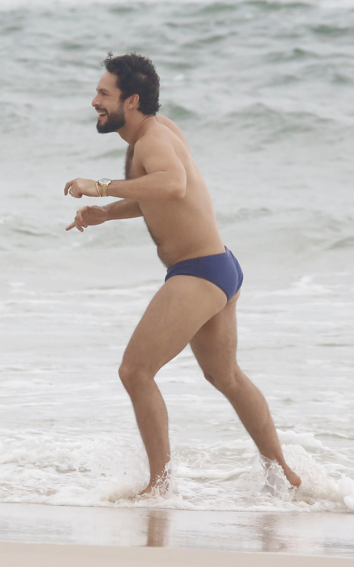  Rainer Cadete grava cenas de novela na praia da Barra Da Tijuca, na Zona Oeste do Rio