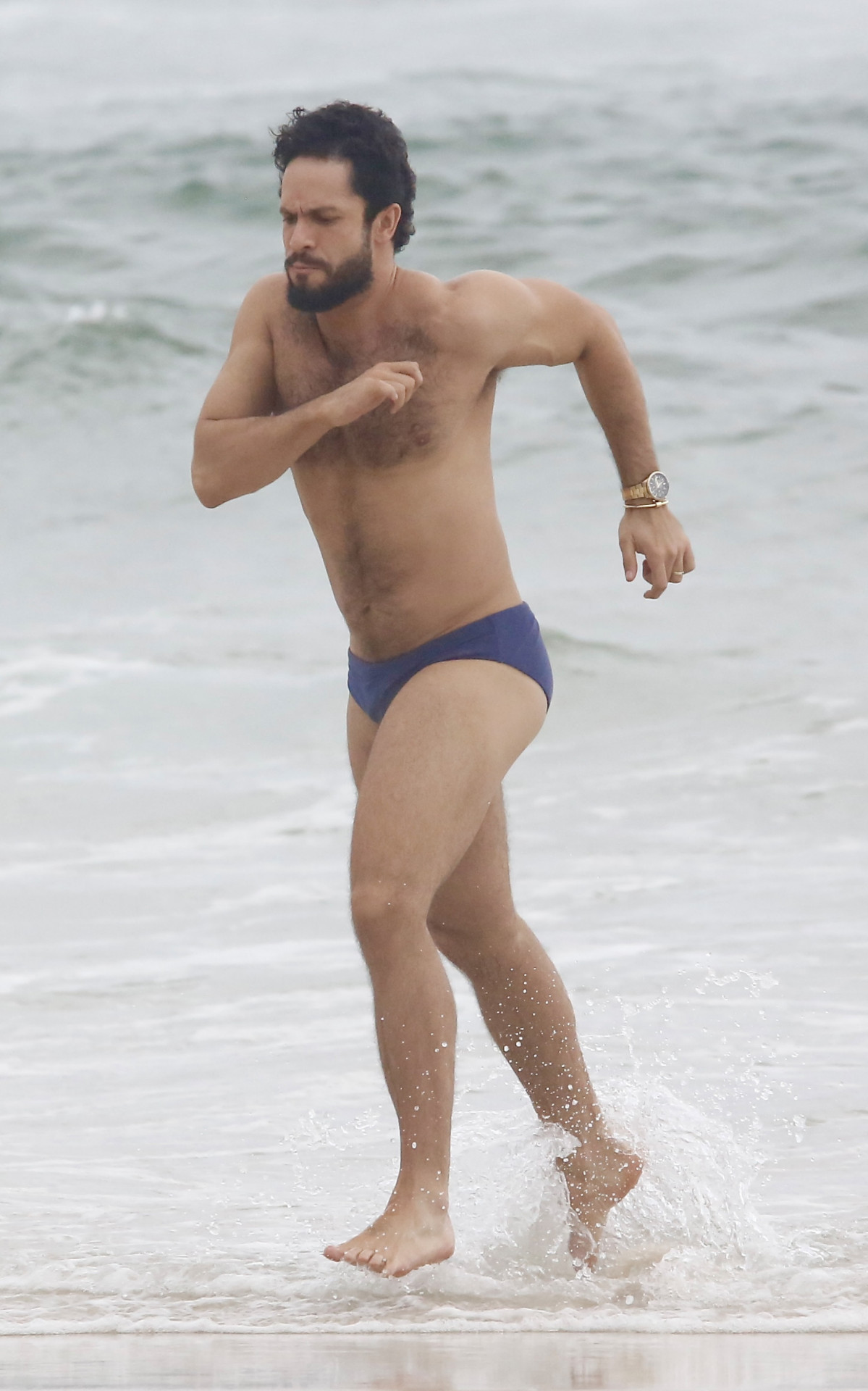  Rainer Cadete grava cenas de novela na praia da Barra Da Tijuca, na Zona Oeste do Rio