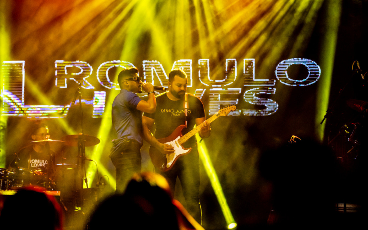 O cantor Romulo Looves, da antiga dupla Romulo e Ricardo, marcou presença na ExpoGuapi 2023