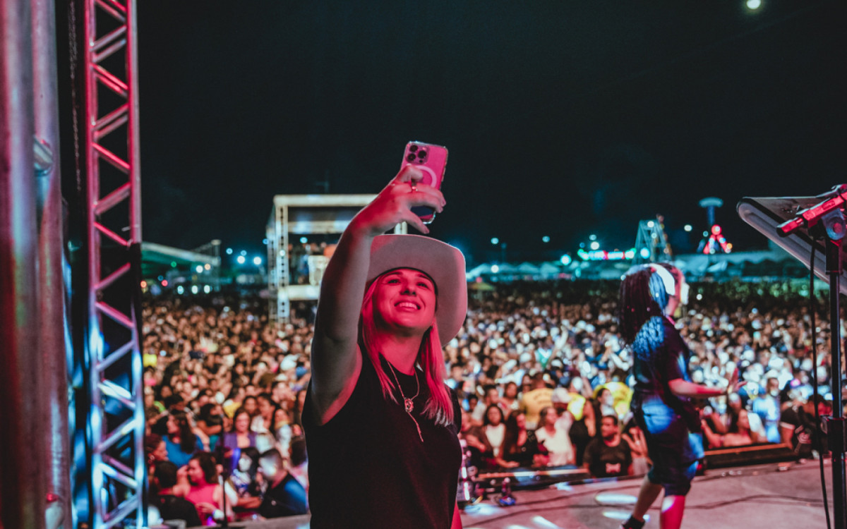 A prefeita de Guapimirim, Marina Rocha, se divertiu no evento