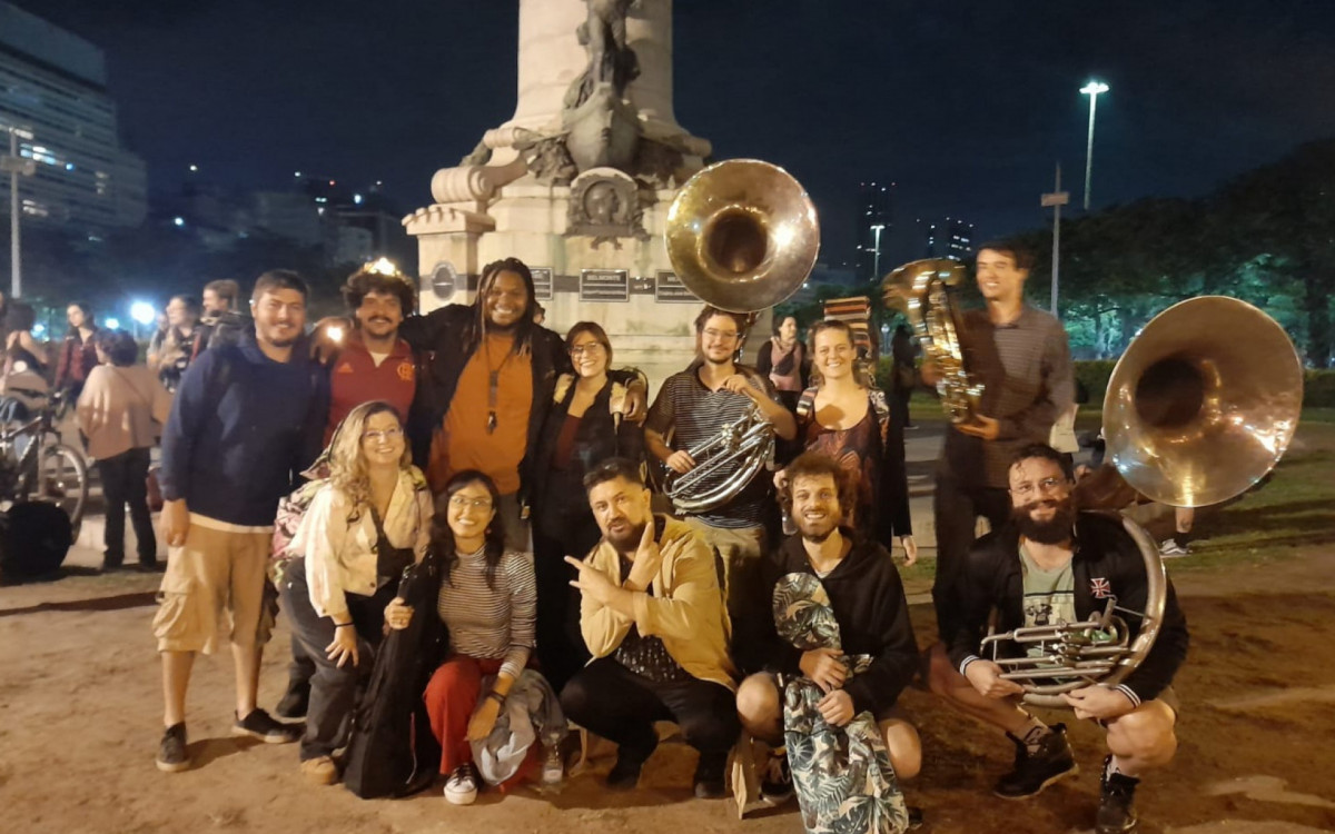 Me enterra na quarta, bloco de Carnaval da cidade, se reúne na Praça Paris e sofre com a falta de iluminação do local - Mônica Mendes / Divulgação