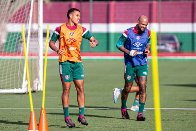 Em reapresentação do Fluminense, Felipe Melo participa de treinamento ao lado do filho