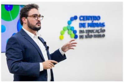 Coordenador pedagógico da Educação de SP é exonerado após crise dos livros didáticos 