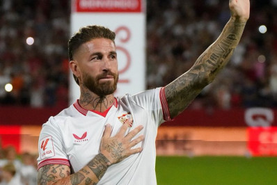 Vídeo: Sergio Ramos é apresentado diante de 20 mil torcedores do Sevilla