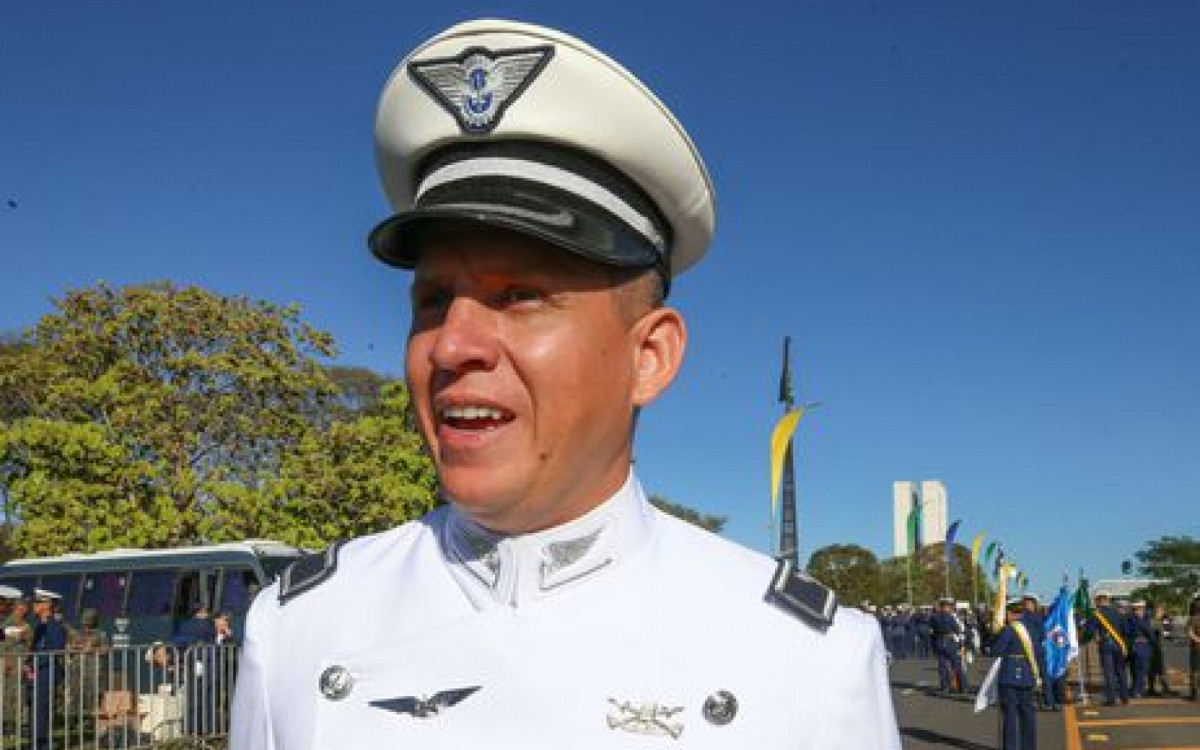 Capitão Rafael de Almeida Leitão comanda a tropa de cadetes do primeiro ano