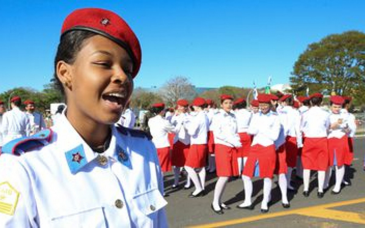 Alícia Costa se espelha no pai militar