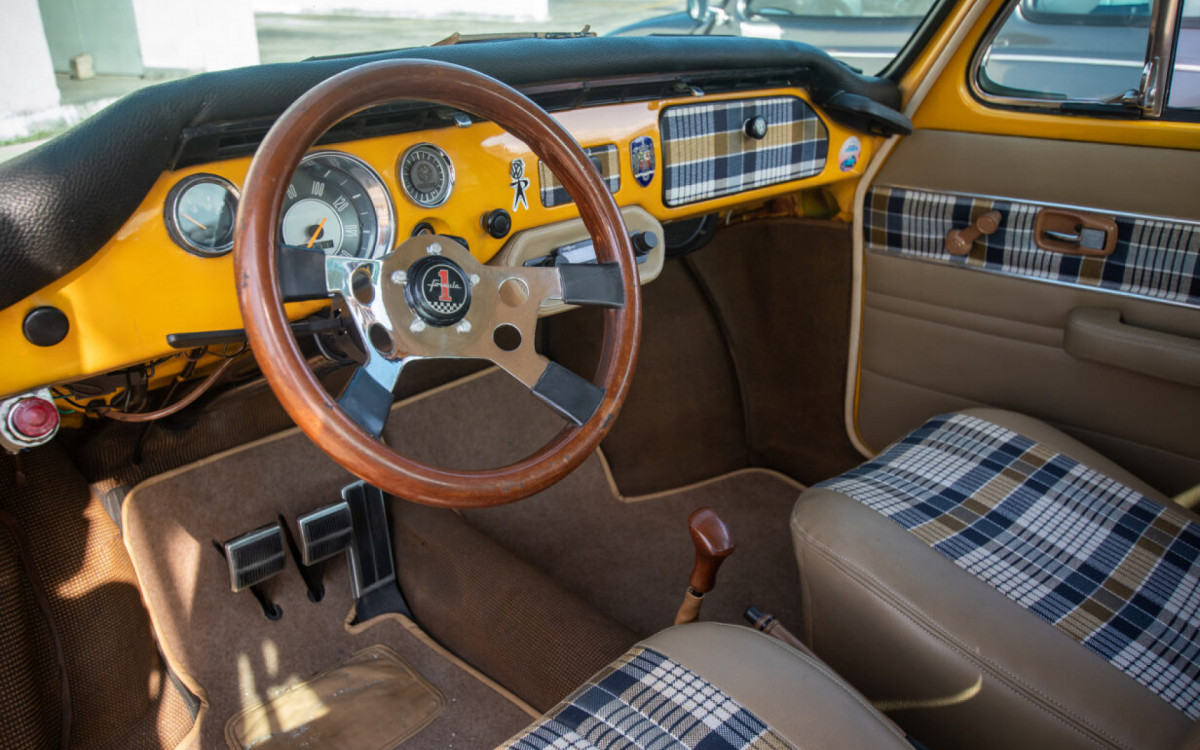 Evento de carros antigos acontece todo primeiro domingo do mês no Shopping Boulevard - Thaís Monteiro/Divulgação