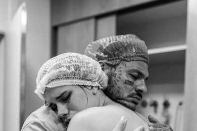 Toguro atualiza quadro de saúde da namorada, internada após complicações em parto