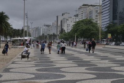 Mulher presa em Copacabana com auxílio de câmeras é liberada após checagem de mandado identificar erro