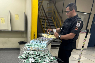 Suspeitos são presos com grande quantidade de drogas e mais de R$ 3 mil