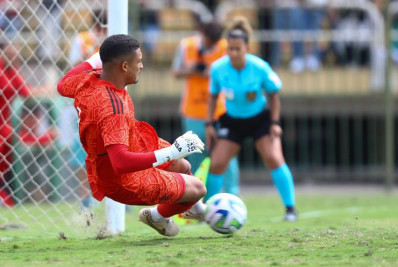 Após saída de Santos, Flamengo deve apostar em sobrevivente da tragédia do Ninho do Urubu