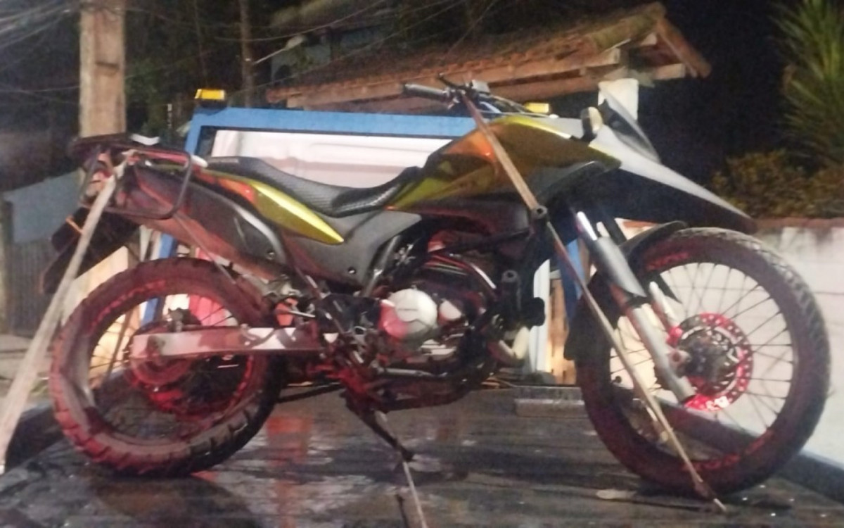 Moto apreendida.