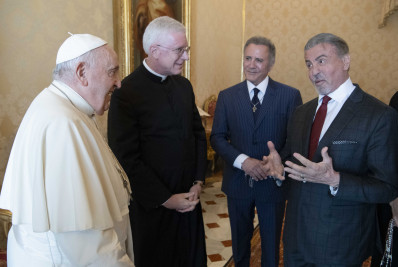 Papa Francisco recebe Sylvester Stallone no Vaticano