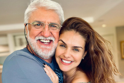Paloma Bernardi celebra aniversário do pai com homenagem: 'Dentro do seu abraço'