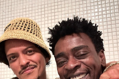 Seu Jorge comemora encontro com Bruno Mars no The Town: 'Noite muito feliz’